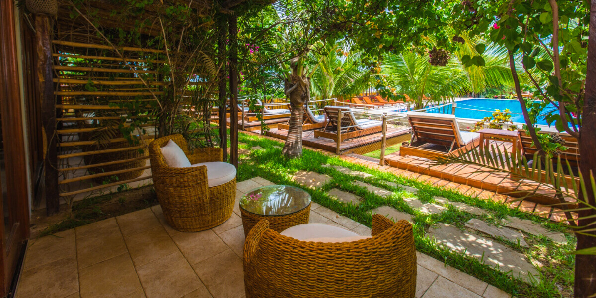 Terraza de la Habitación Premium Matrimonial del Hotel Punta Camarón Bungalows & Suites en Zorritos, Tumbes