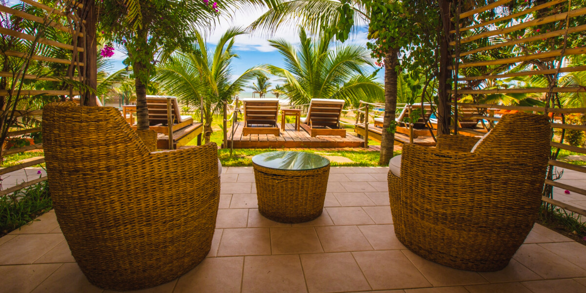 terraza-habitacion-premium-matrimonial-hotel-punta-camaron-zorritos Vista Terraza de la Habitación Premium Doble del Hotel Punta Camarón Bungalows & Suites en Zorritos, Tumbes